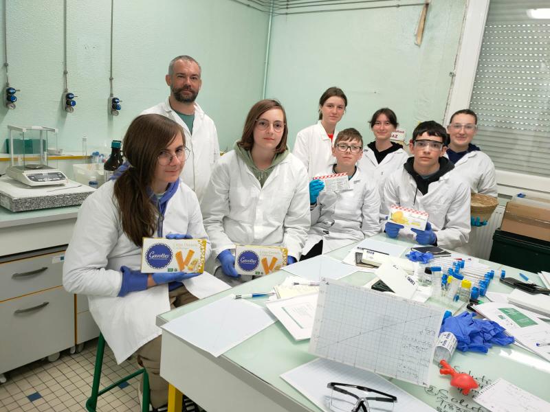 Scientific workshops with Caraquet school